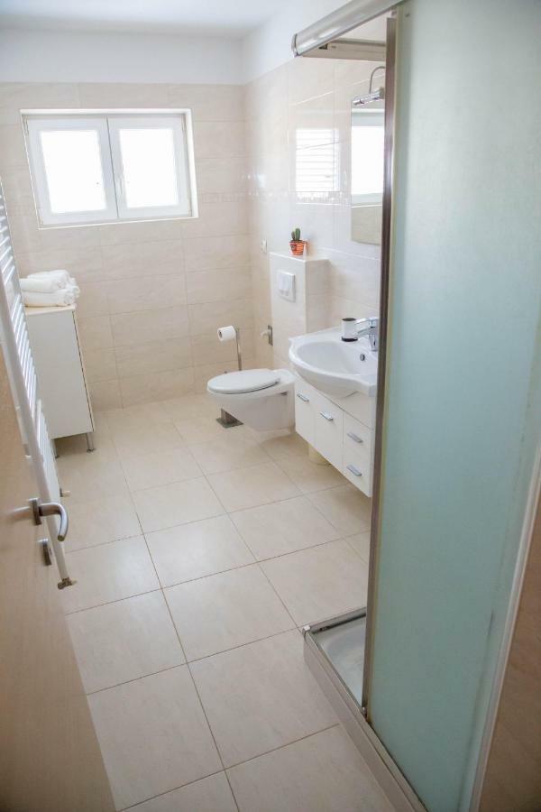 Apartman Matea Appartamento Malinska Esterno foto